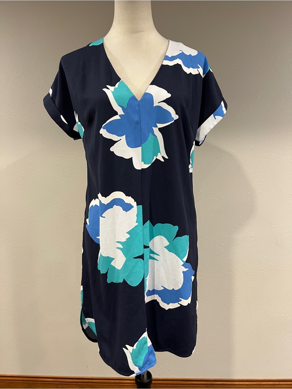 A New Day V-Neck short sleeves Navy Floral Shift casual Dress size small